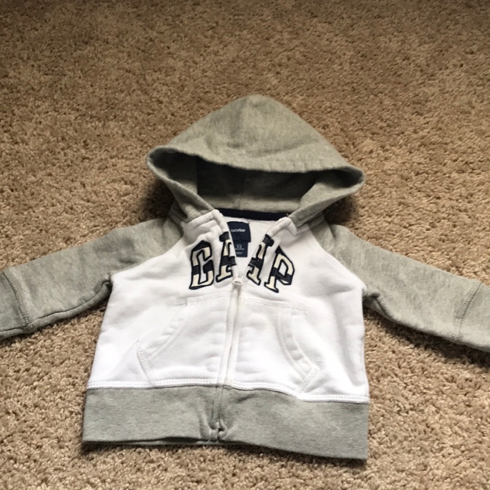 Baby gap 3-6 gender neutral sweatshirt